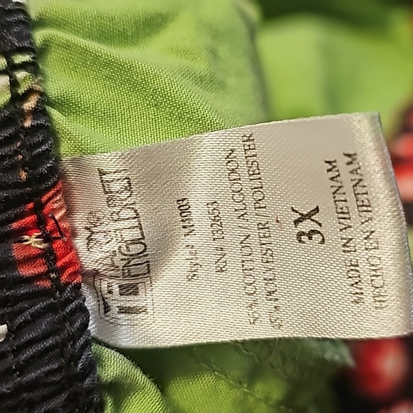 GREEN cherry 🍒 scrub bottoms size 3x - Picture 3 of 3